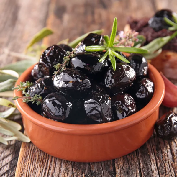 olive nere punciute alla siciliana